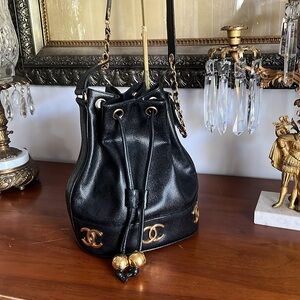 Vintage Chanel caviar, leather bucket bag